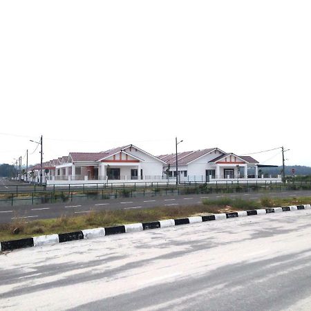 Nuha Homestay Seri Iskandar Exterior foto