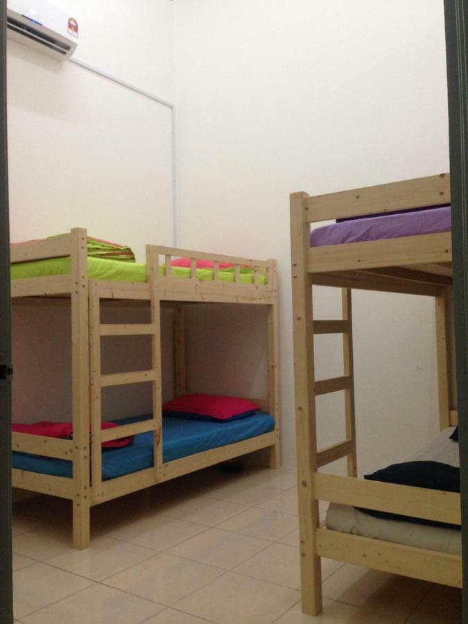 Nuha Homestay Seri Iskandar Exterior foto
